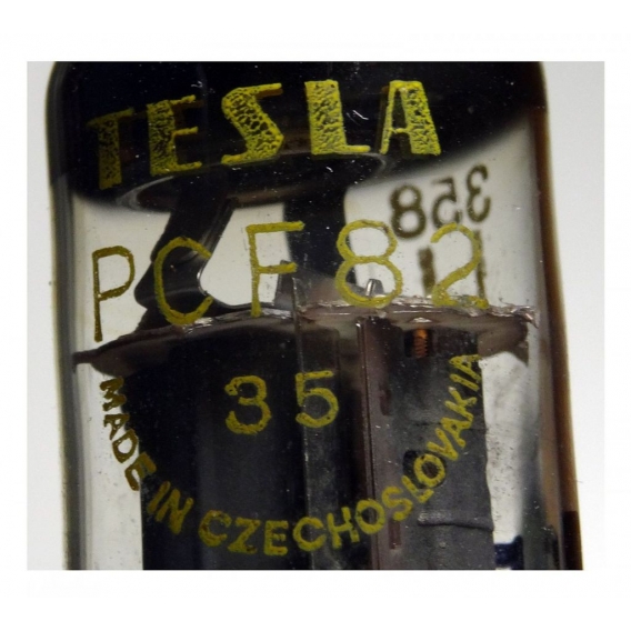 'gut' e PCF82 Triode-Pentode. Vakuum-Röhre von Tesla. ID17710