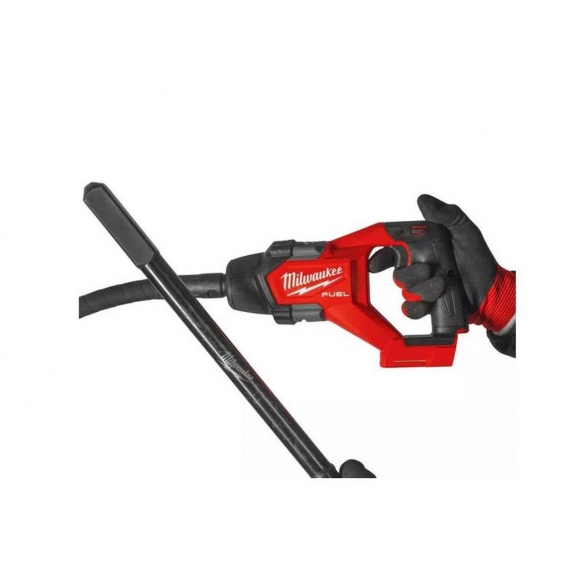 Milwaukee M18 FUEL™ AKKU-BETONRÜTTLER 2,4 M FCVN24-551 mit Akku und Ladegerät